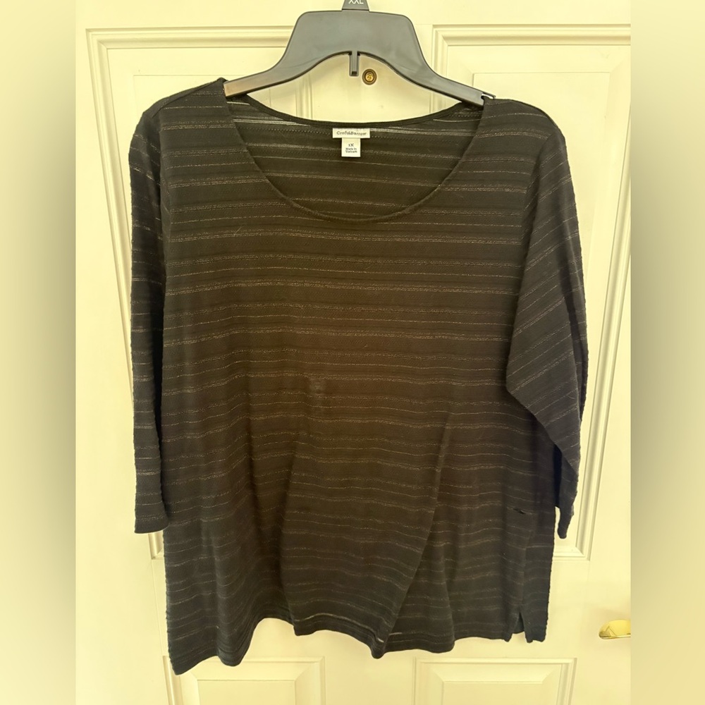 Croft and Barrow Women’s Black and Gold blouse - Size 1X